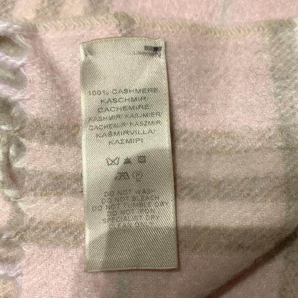 Authentic Burberry Pink Nova Check Cashmere Scarf in Candy Nova Plaid - Picture 4 of 6